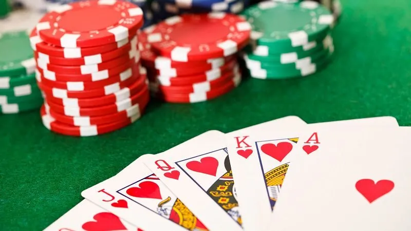 Poker là một môn thể thao trí tuệ đòi hỏi kỹ năng và chiến thuật cao